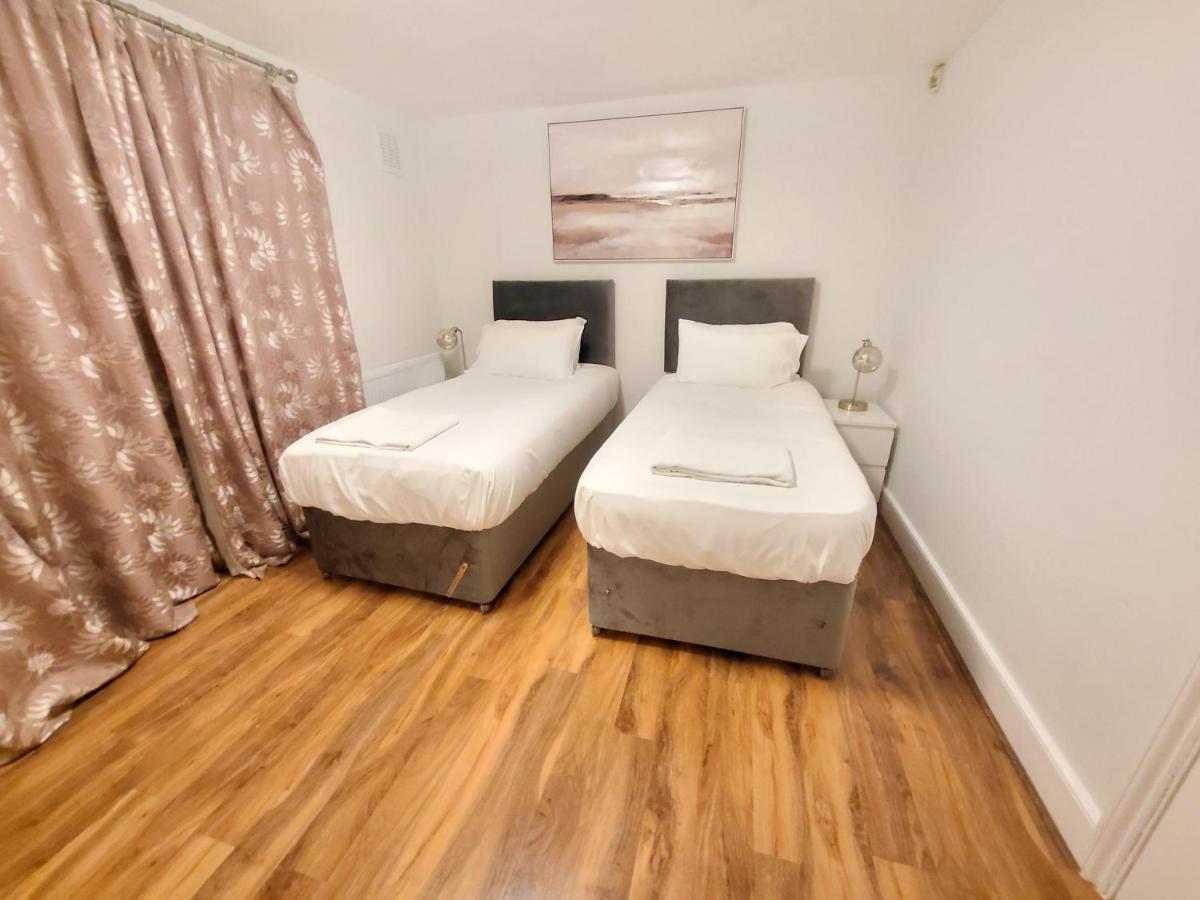 Modern Apartment, Woolwich Apartment *
