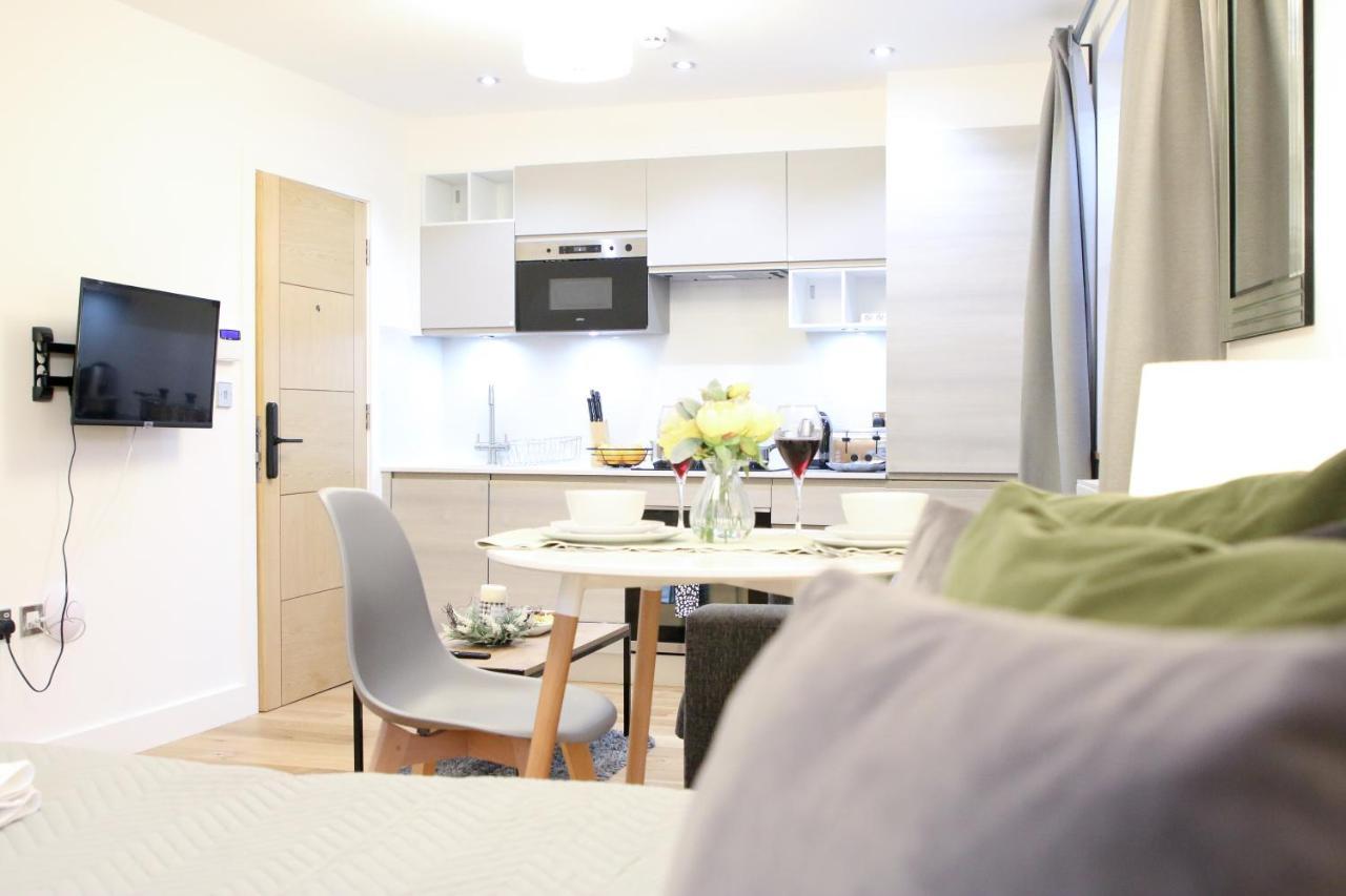 Lovely With Access For Wheel-chairs In Sydenham Appartamento *