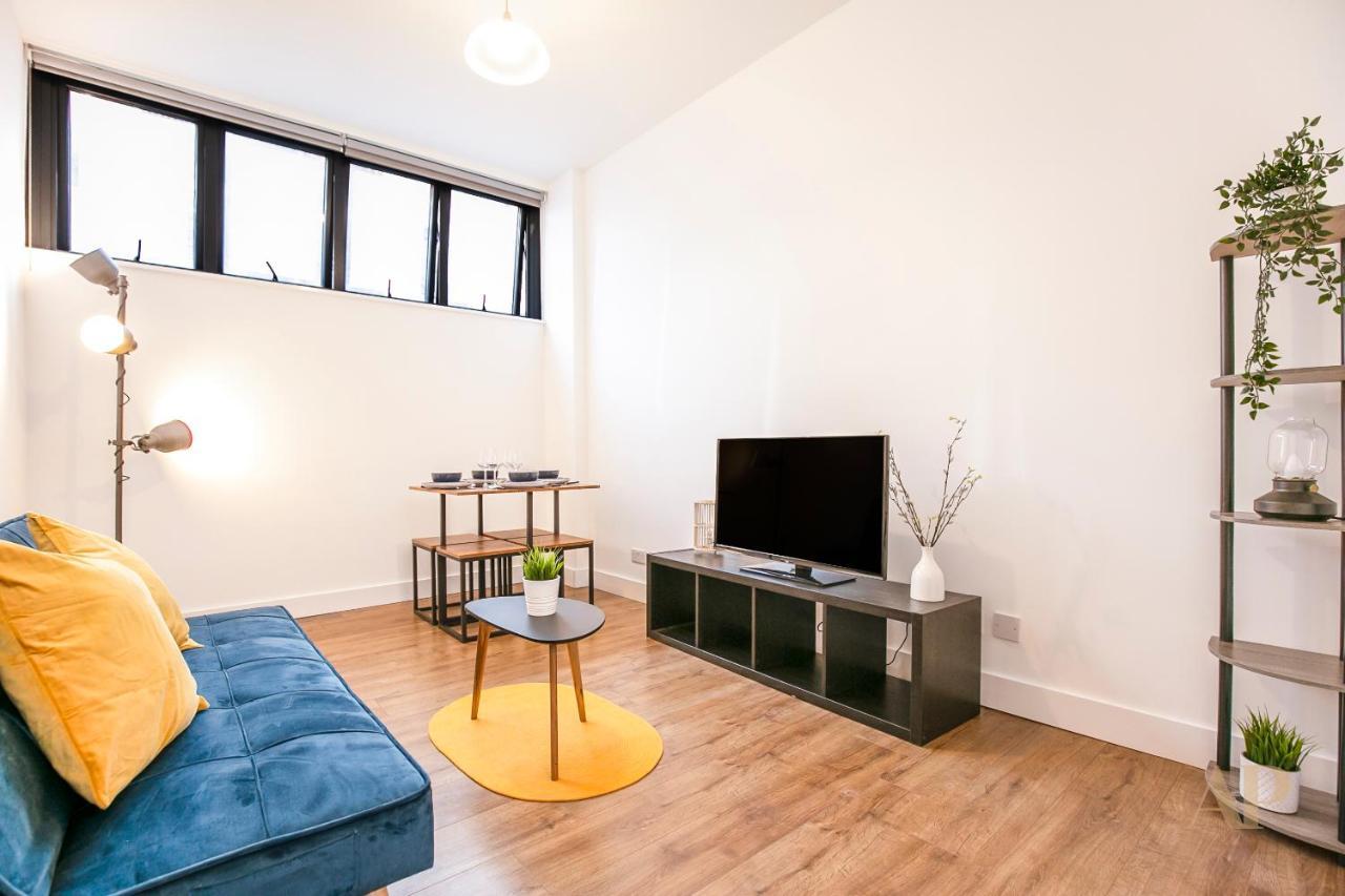 Split Level Studio In Camden Londra