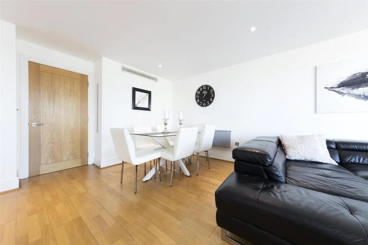 Panoramic Riverside Facing - 2 Bed - 2 Bath - 2 Balconies - In Nine Elms Appartement
