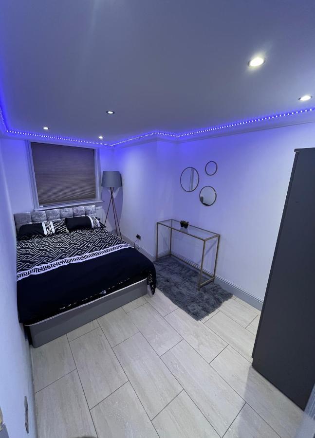 Cosy Serviced 1 Bedroom In Appartement *