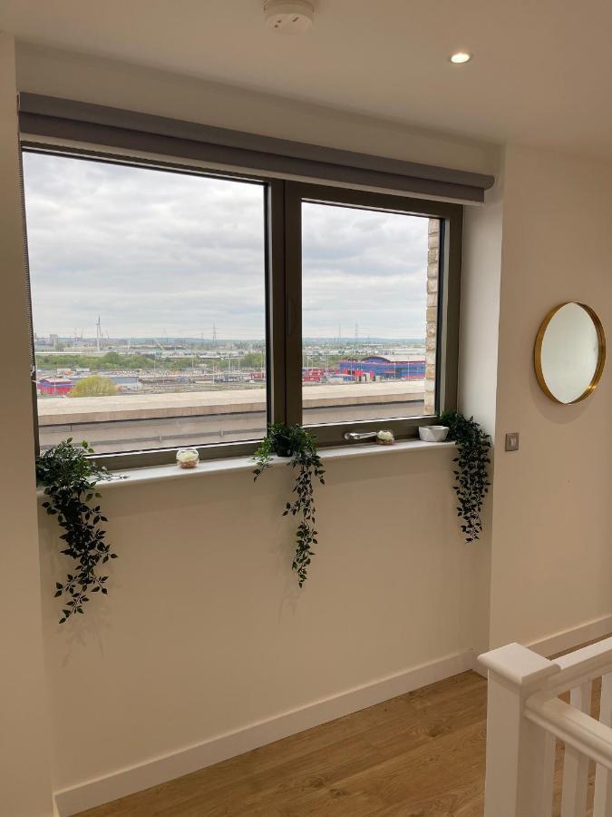 Homestay Riverside And London