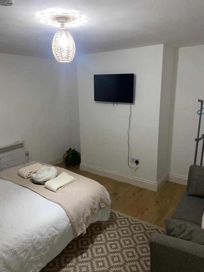 Appartement Large 1 Bed Serviced Apartment In The Town Centre *