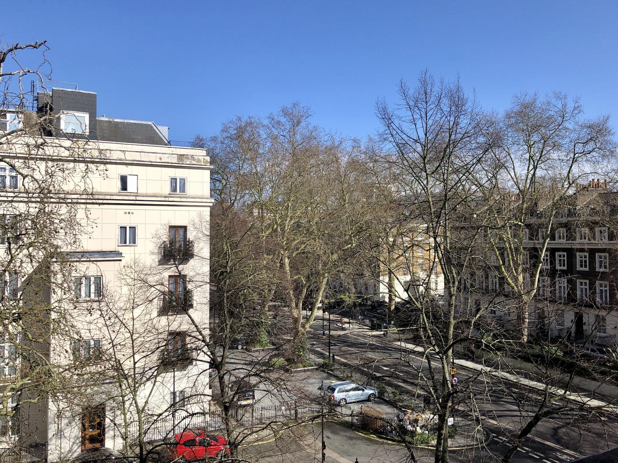 Mitre House 3*