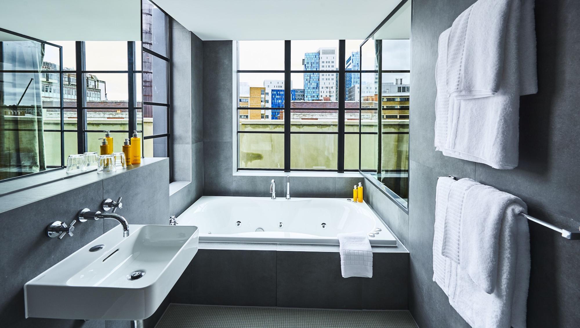 Hotel New Road 4*
