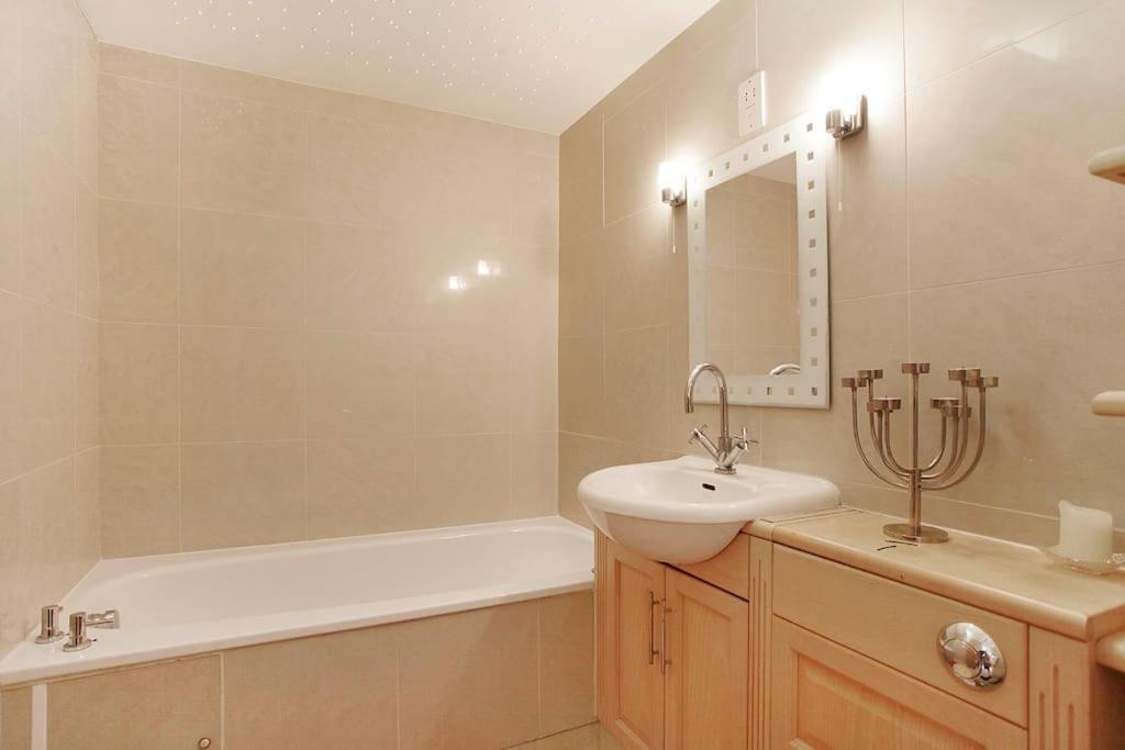 Garden Flat, Wimbledon & Parking, Close To Tennis Appartamento *