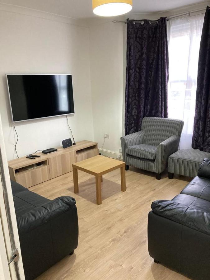 Lejlighed Snug 5-bedroom Residential In Great London
