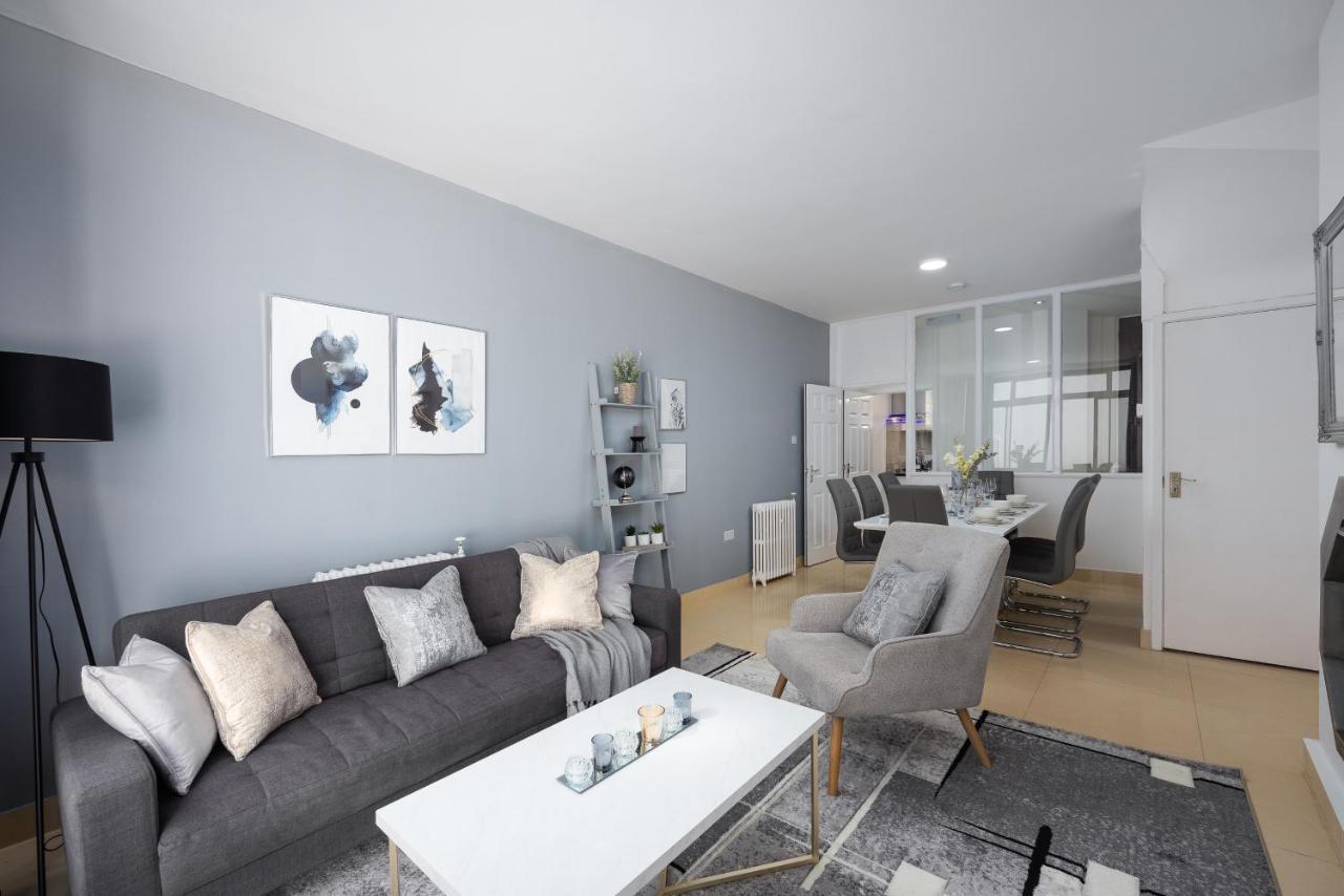 Spacious 4 Bedroom House Next To Kensington Palace * Londen
