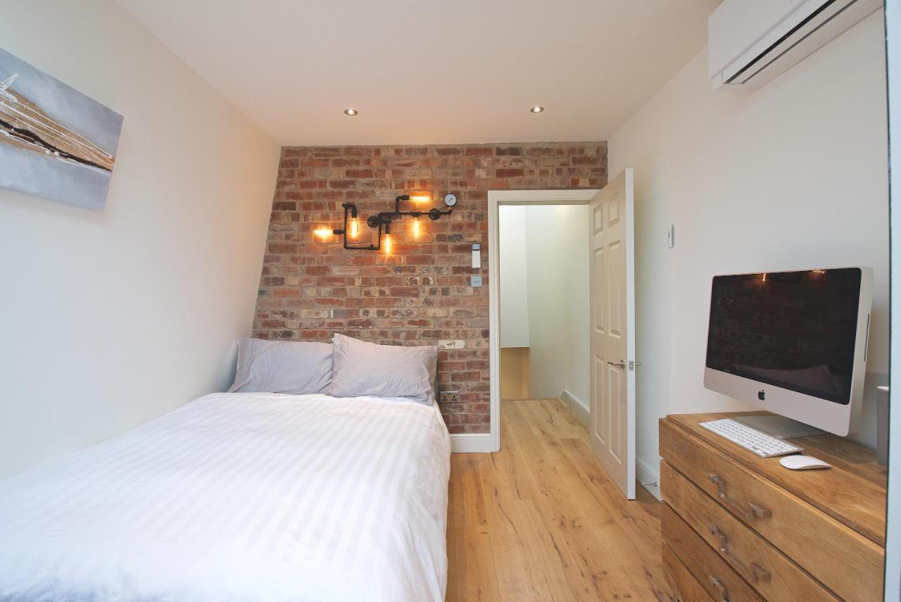 Modern Bedroom In !! Séjour chez l'habitant Londres