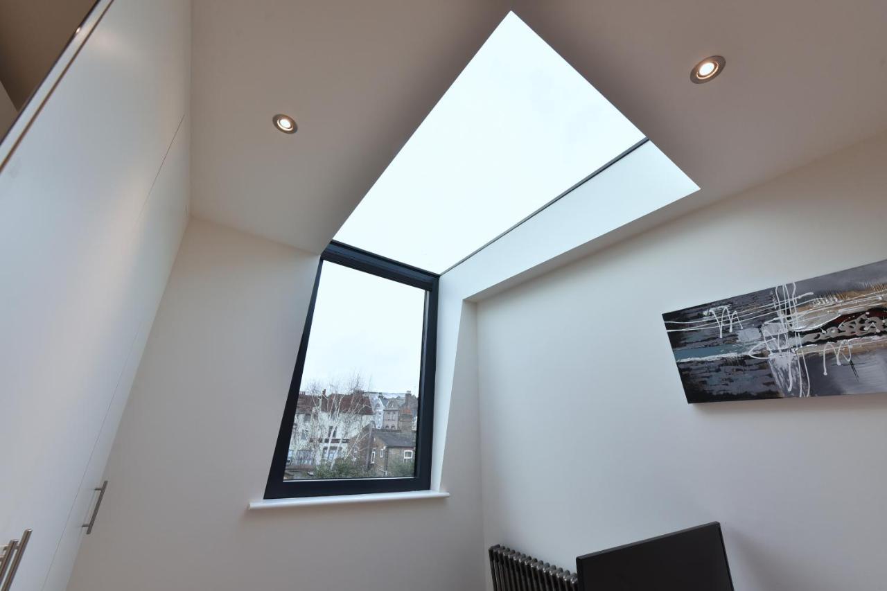 Modern Bedroom In !! Séjour chez l'habitant Londres