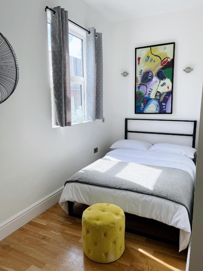 Modern And Light 2 Bed Flat In Sw2 * London