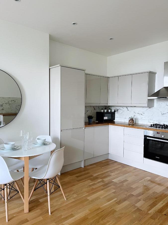 Modern And Light 2 Bed Flat In Sw2 London
