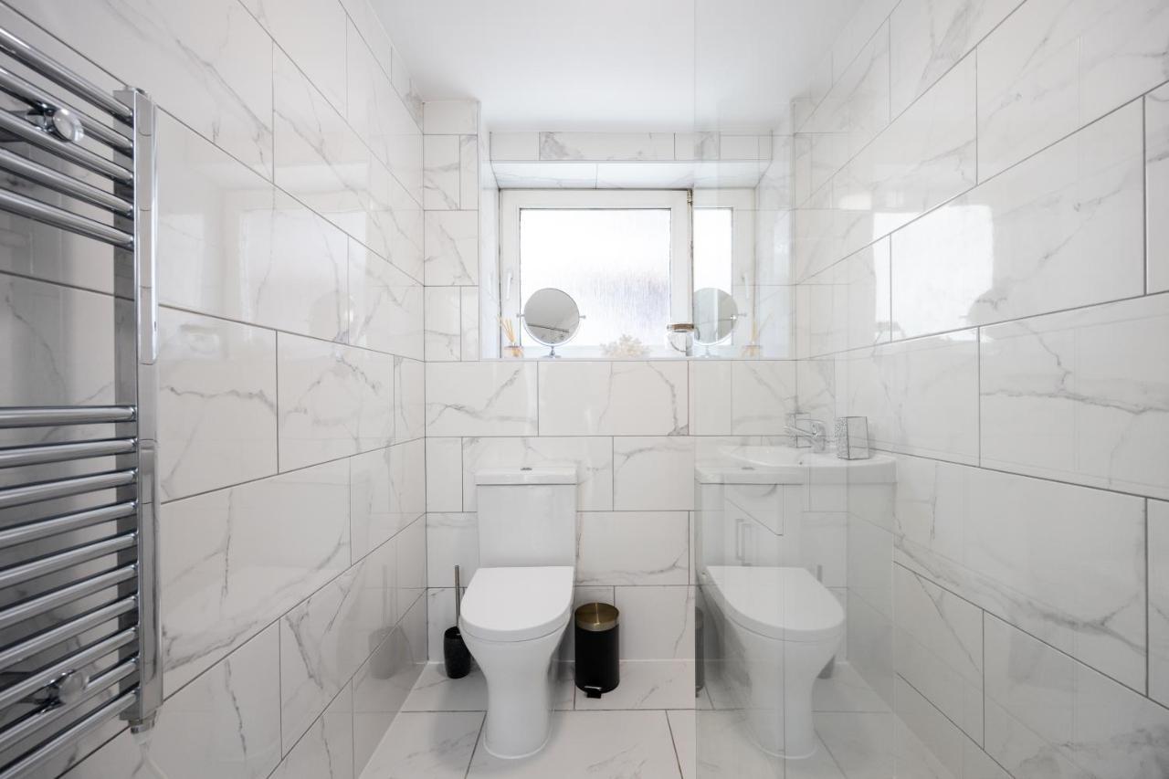 Spacious 4 Bedroom House Next To Kensington Palace * Londen