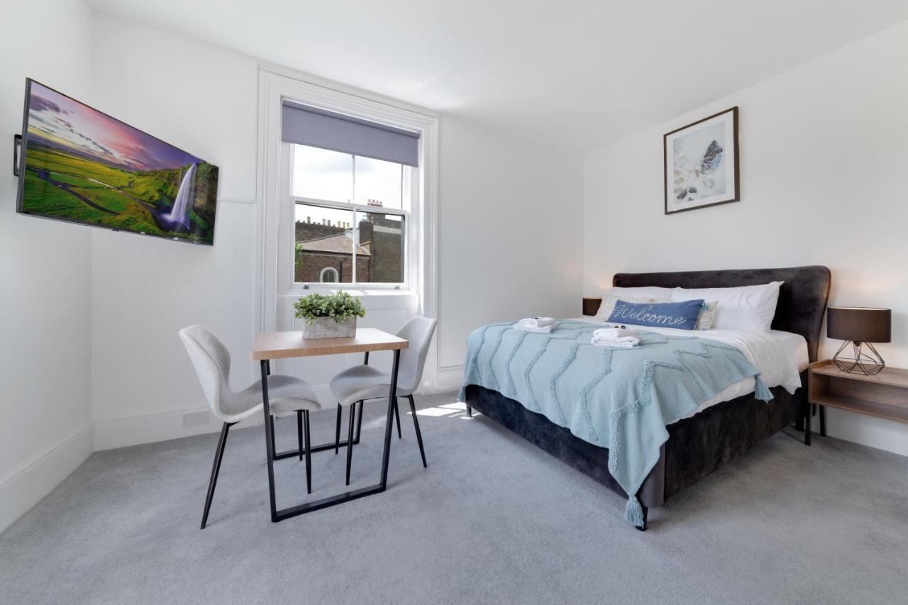By Rehoboth - M'nuchah - Camden Road Appartement *