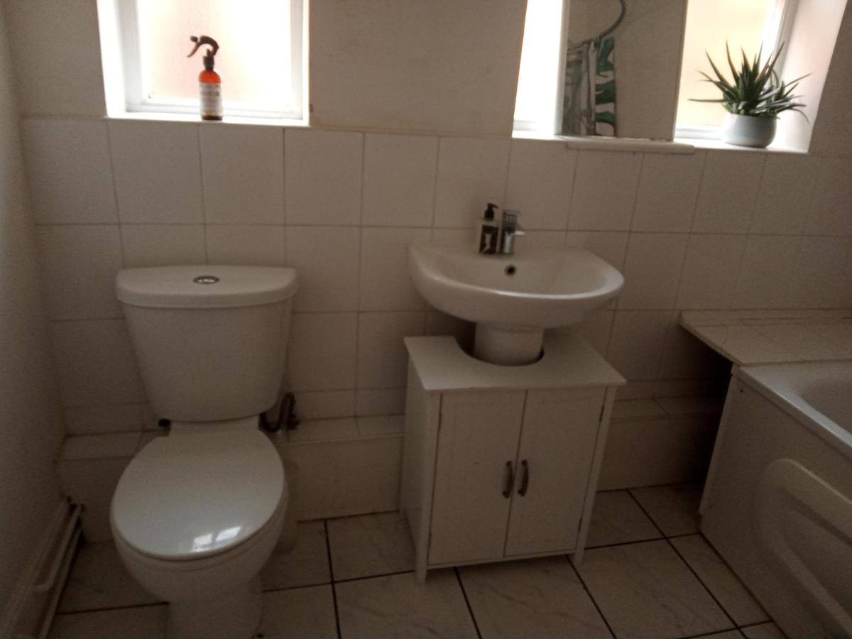 Appartement Budget Shared Bathroom *