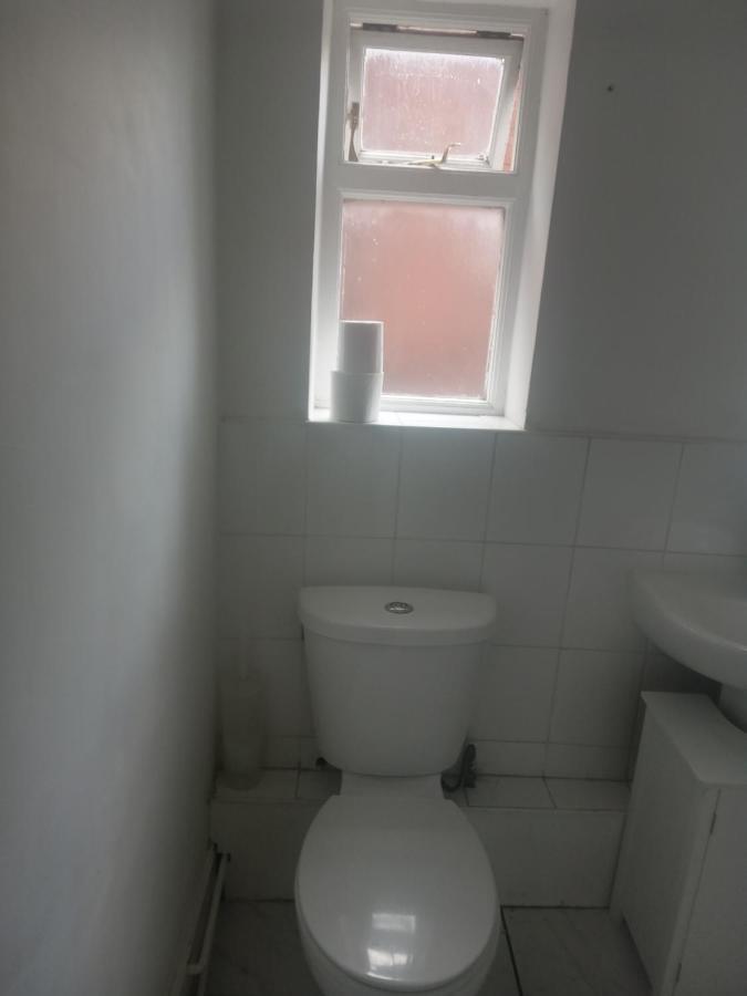 Budget Shared Bathroom Londen
