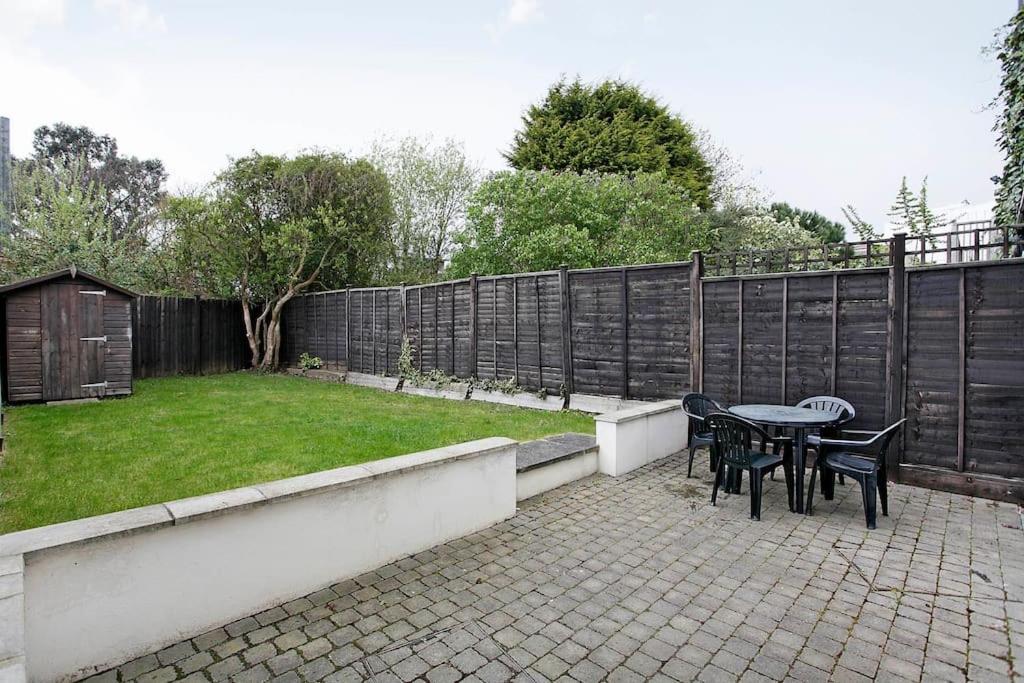 Garden Flat, Wimbledon & Parking, Close To Tennis * Londra