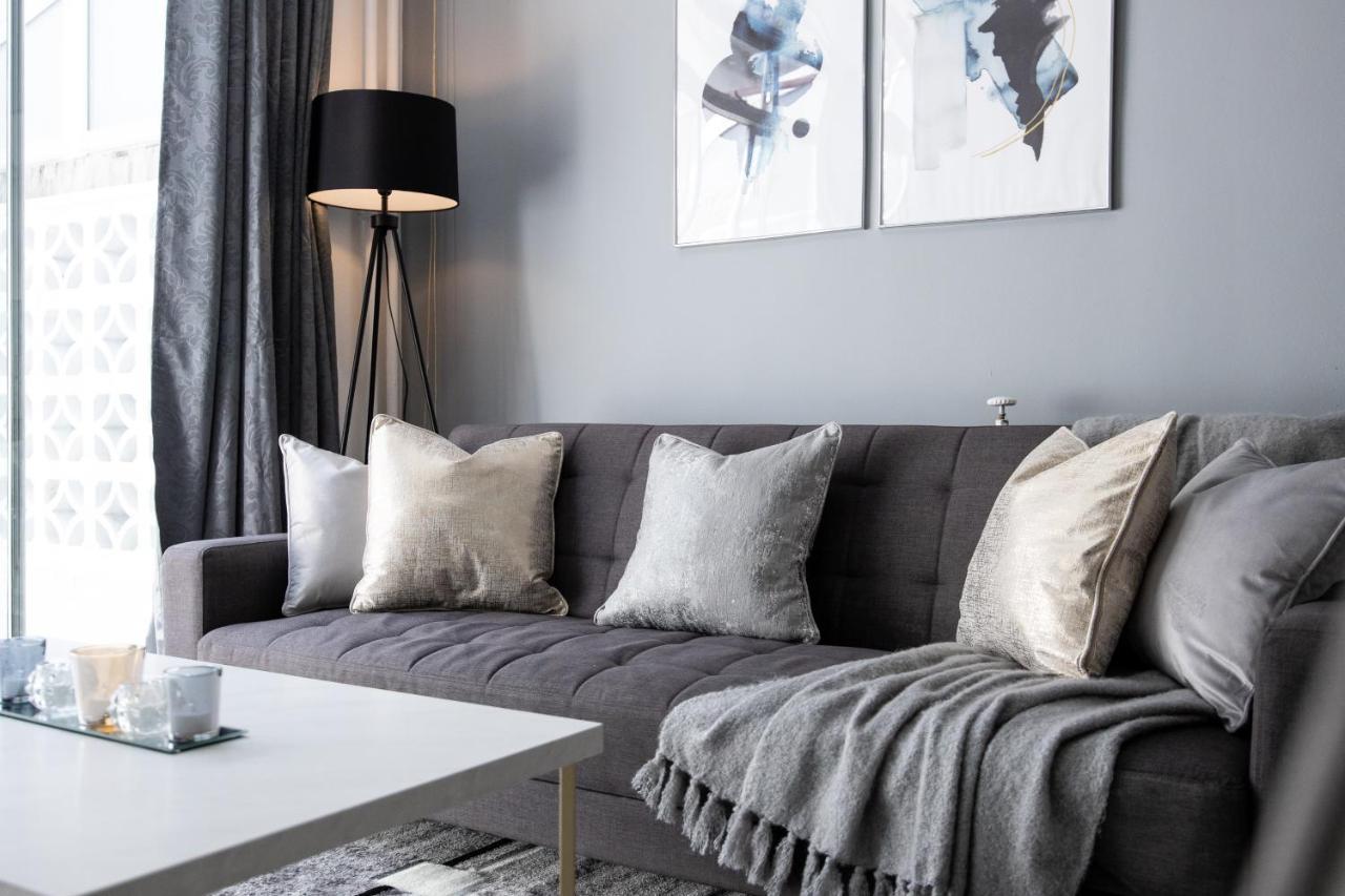 Spacious 4 Bedroom House Next To Kensington Palace Apartment *