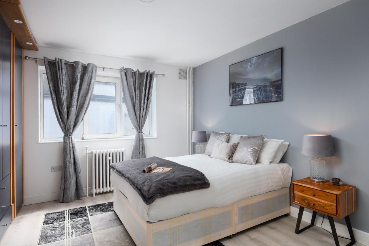 Spacious 4 Bedroom House Next To Kensington Palace Londen