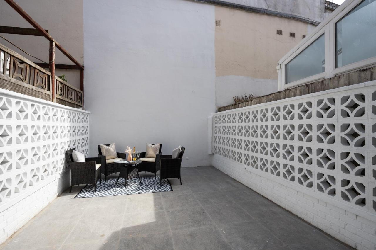 Spacious 4 Bedroom House Next To Kensington Palace Appartement Londen