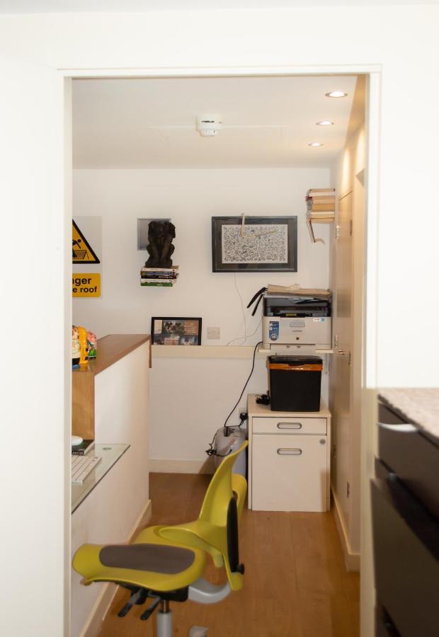 2 Bedrooms With Wifi At Greater * London
