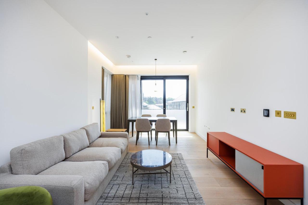 Apartment Luxurious Apartments In London, Sk London