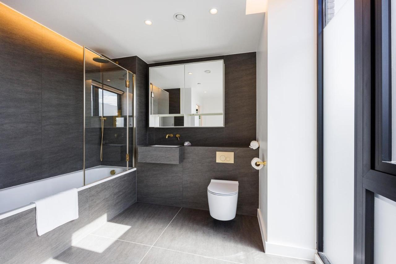 Luxurious Apartments In London, Sk * London