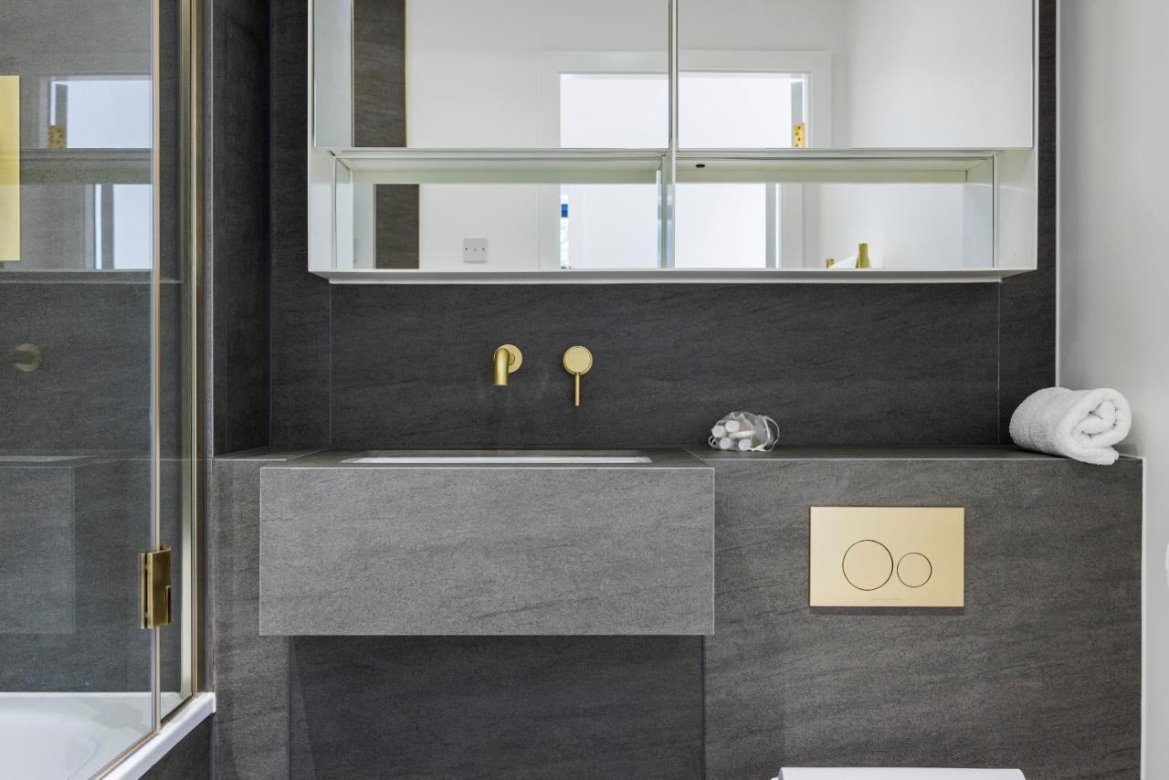 Luxurious Apartments In London, Sk * London