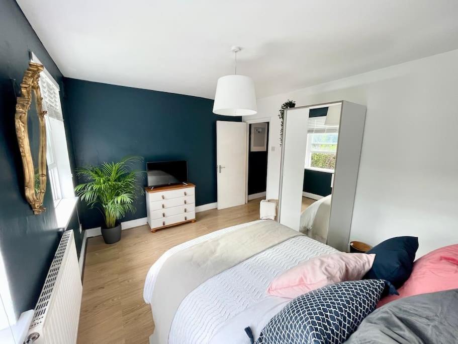 *new* Beautiful 2 Bedroom House In Location * London