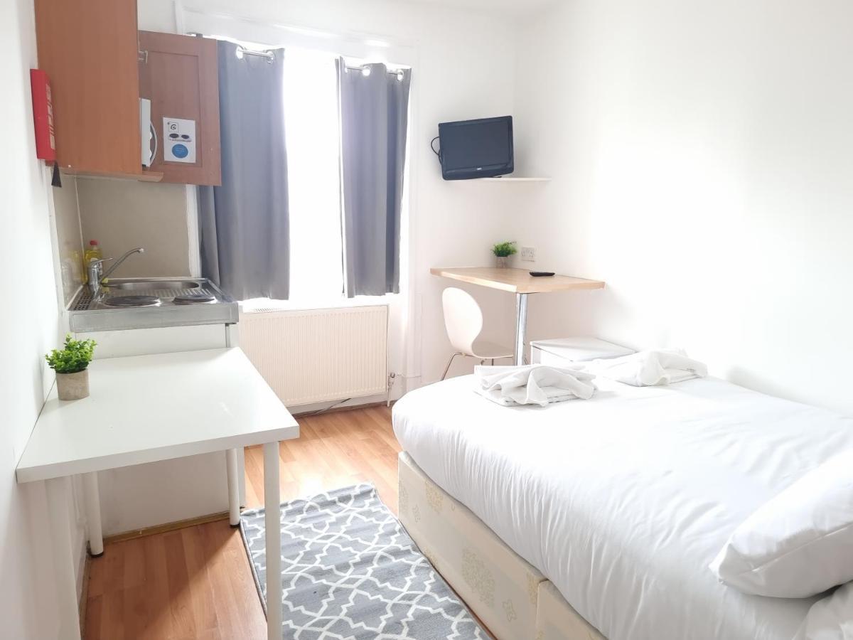 F20- 4th Floor Studio Fits 2 Near Paddington *