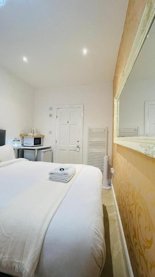 Guest house Mayday House *