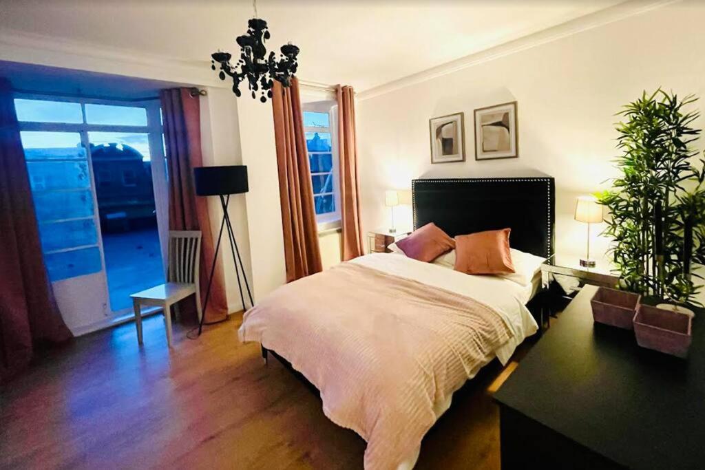 Luxury 3 Bedroom 3 And A Half Bathroom Flat In Swiss *