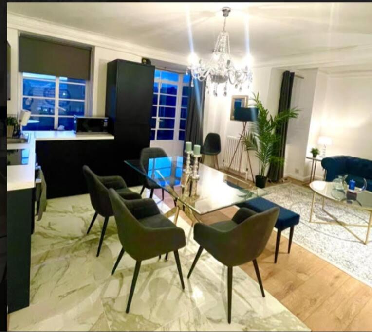 Luxury 3 Bedroom 3 And A Half Bathroom Flat In Swiss *