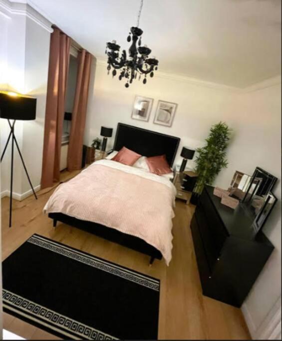 Luxury 3 Bedroom 3 And A Half Bathroom Flat In Swiss *