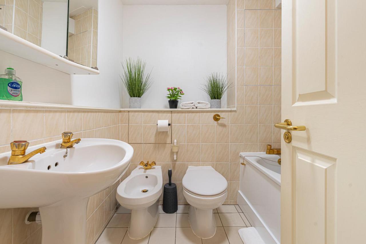Famous Piccadilly Circus Apartment *