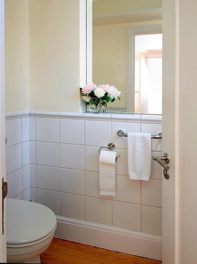 Serene Townhouse With Parking Feriehus *