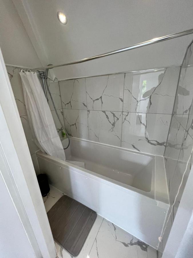 Lovely 2 Bedroom Flat With Roof Terrace In Nw6 *