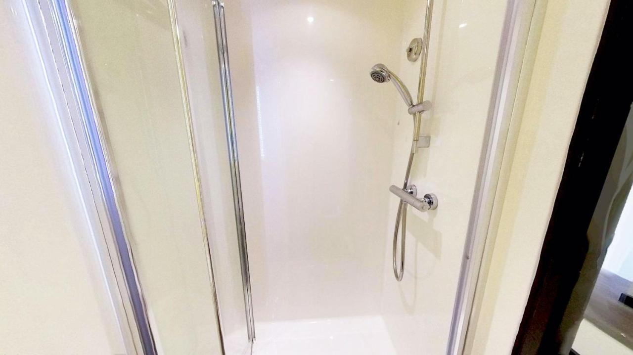 Vibrant Ensuite Rooms, London - Sk Gæstehus *