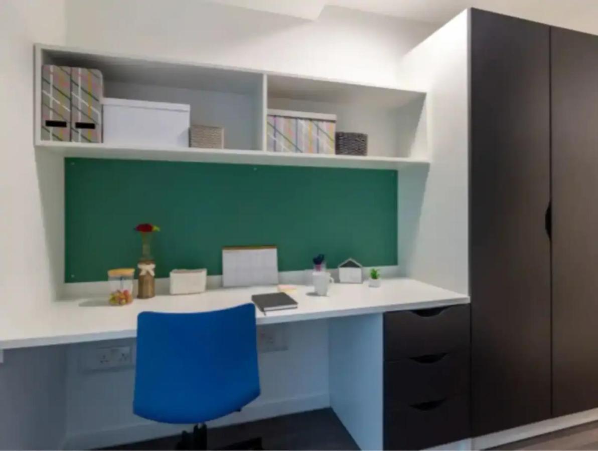 Modern Rooms In Wembley, Sk
