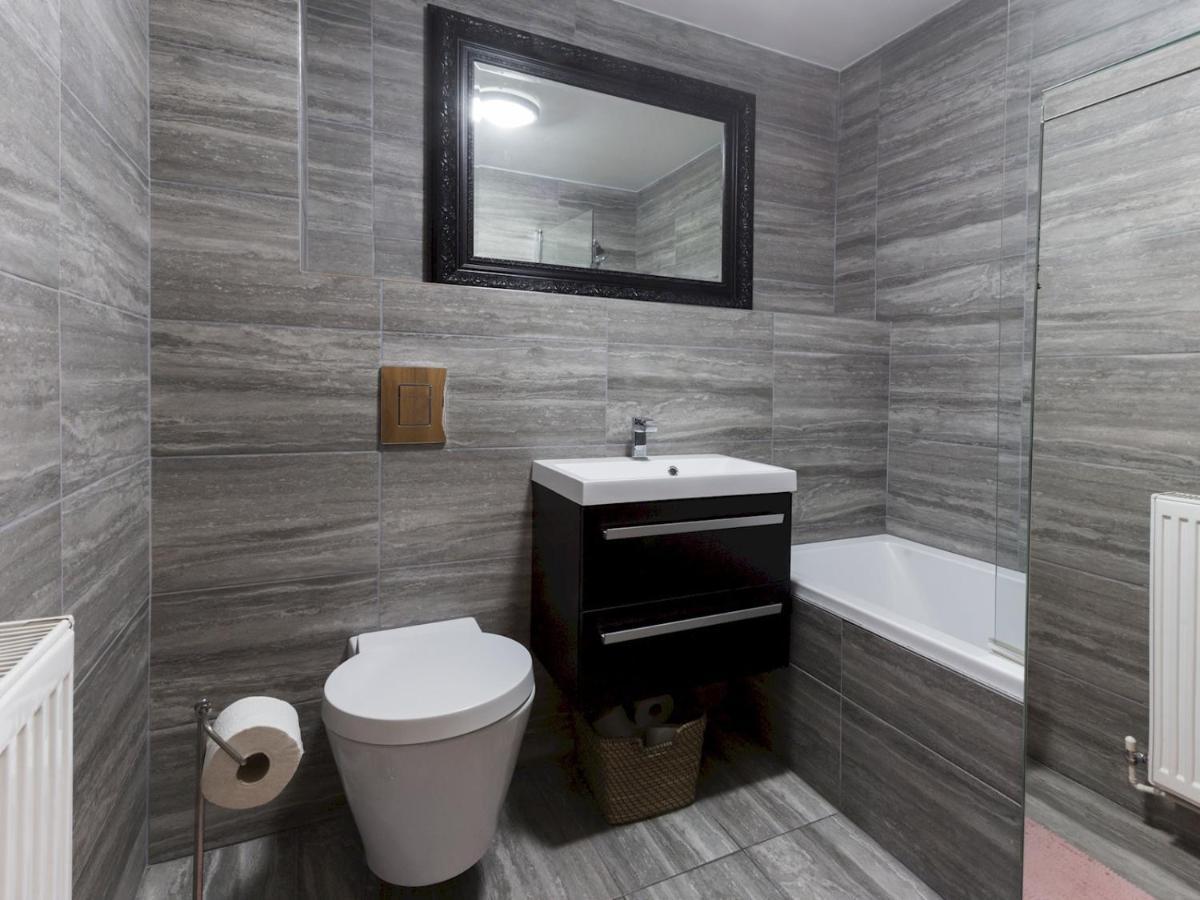 Pass The Keys Trendy In Location Apartment *