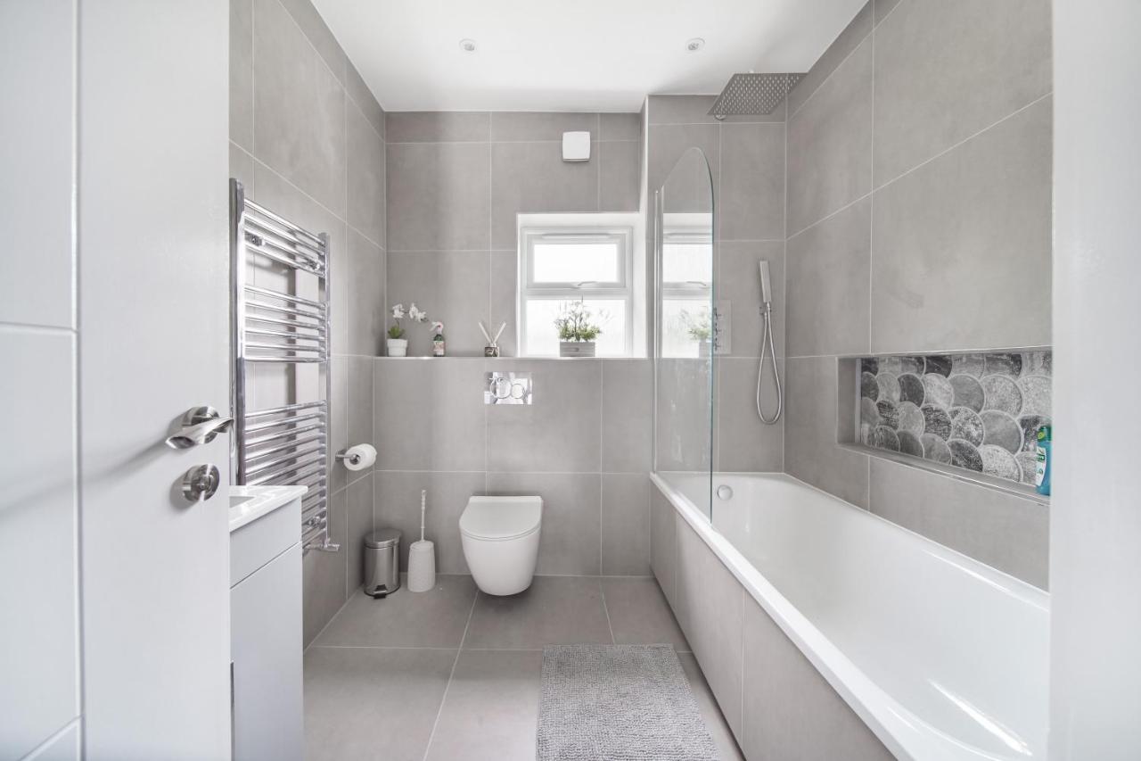 Stunning 3 Bed 3 Bath Townhouse Apartment
