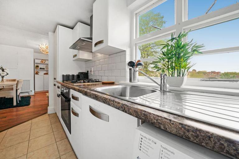 Canning Town Modern 2 Bedroom Excel Centre, Canary Wharf, Airport Lägenhet London