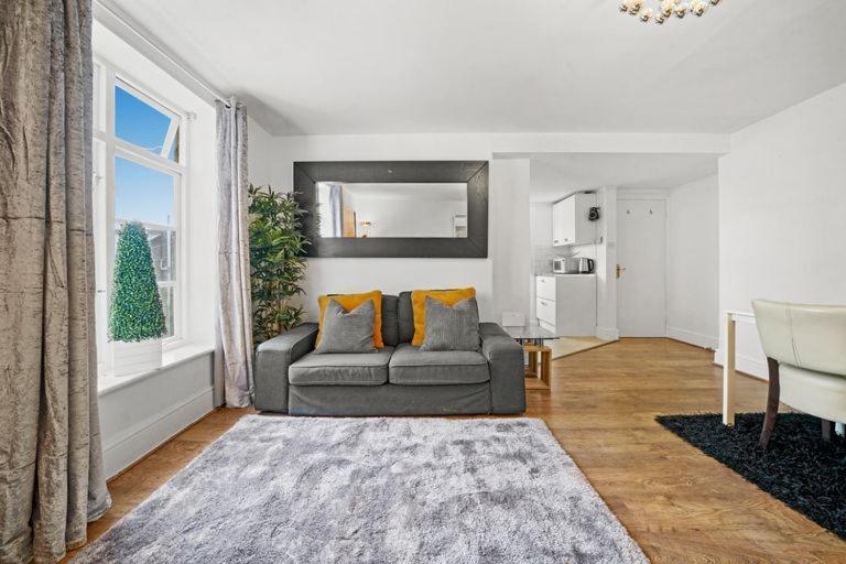 Canning Town Modern 2 Bedroom Excel Centre, Canary Wharf, Airport Lägenhet