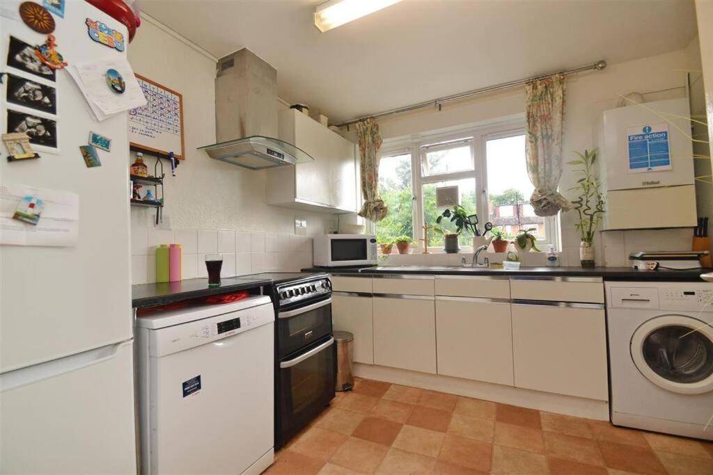 Lovely One Bed To Rent Lägenhet