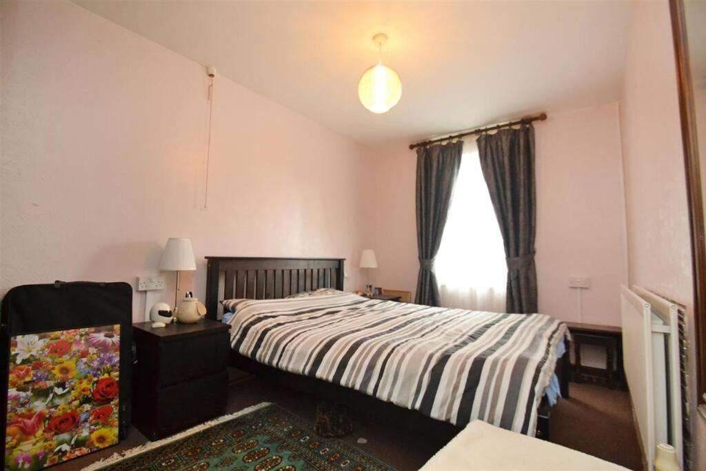 Lovely One Bed To Rent * London