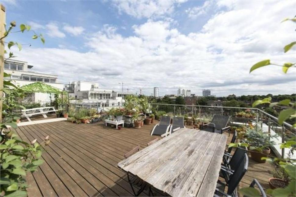 Modern Flat By River Thames And Park In Putney London