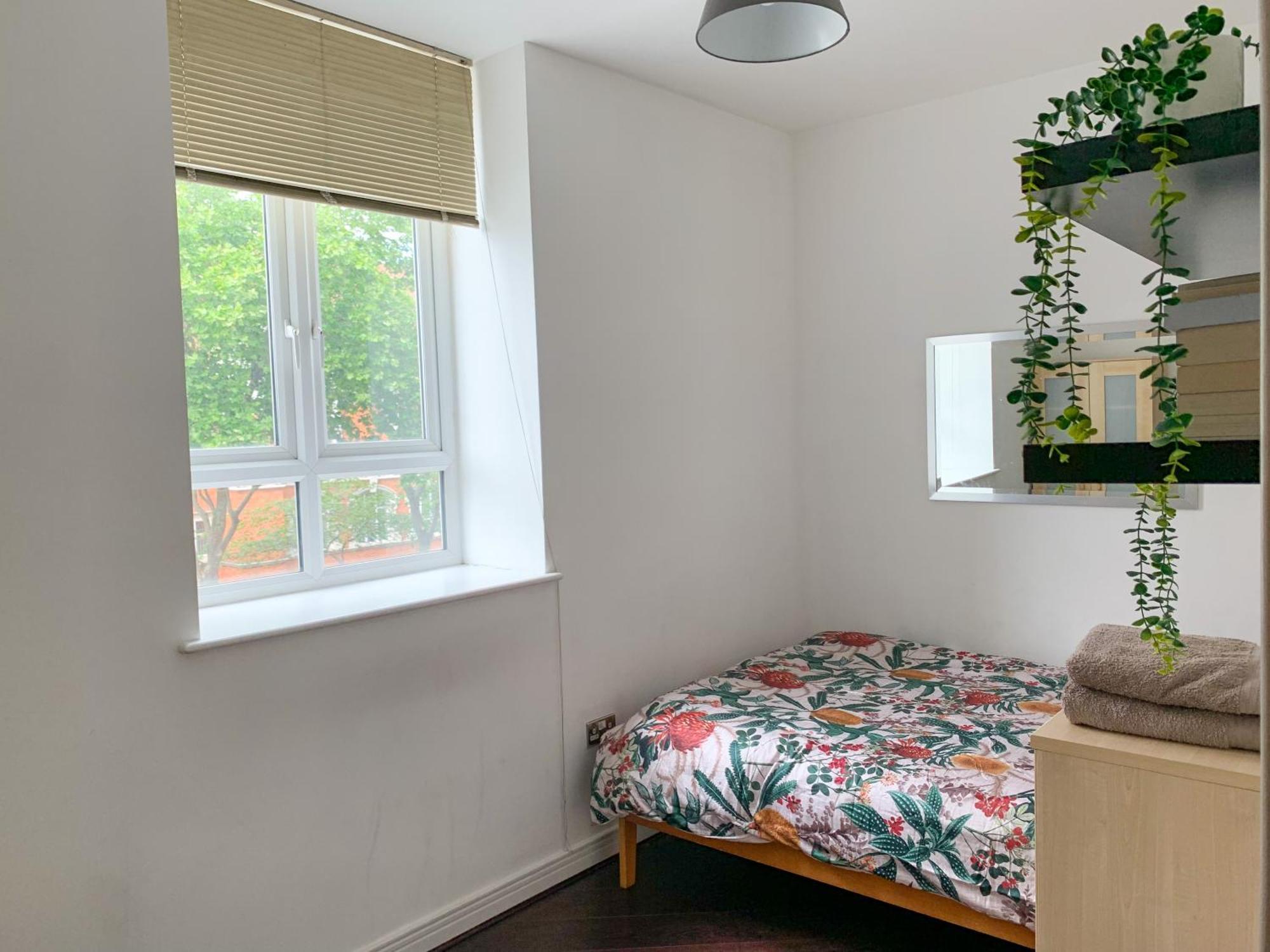 In Stratford With Private Bathroom And Parking