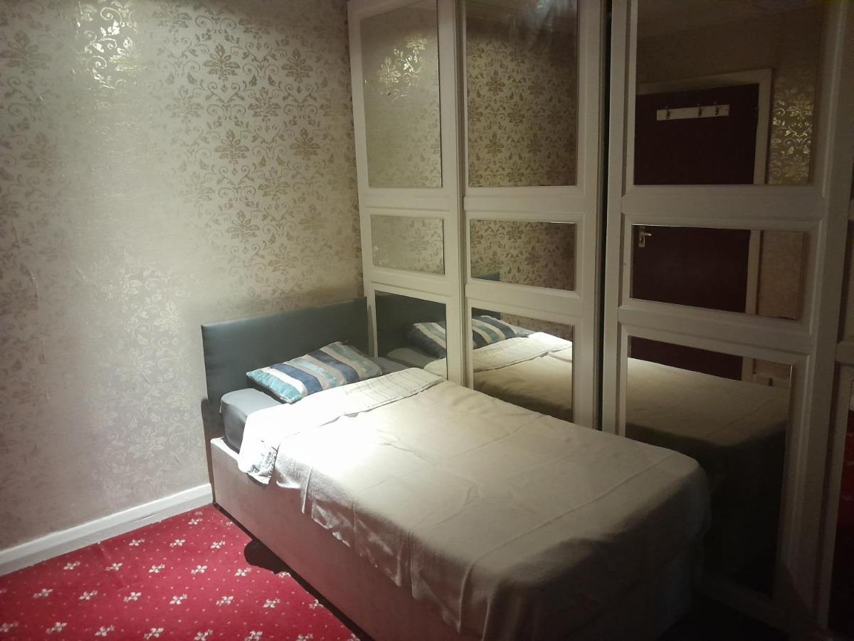 Lovely 1-bed Studio In Lägenhet