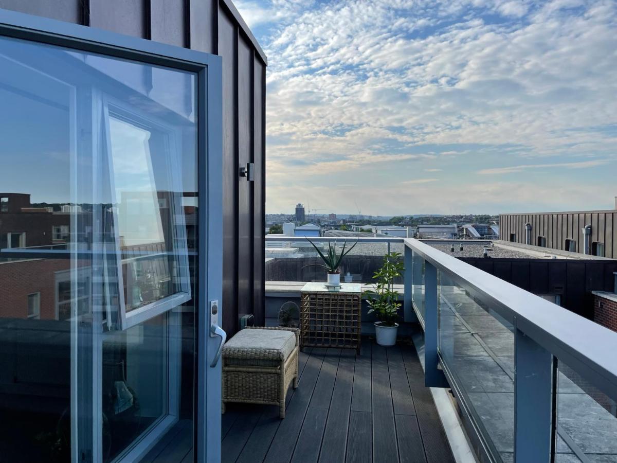 Leilighet Modern & Spacious Penthouse In North *