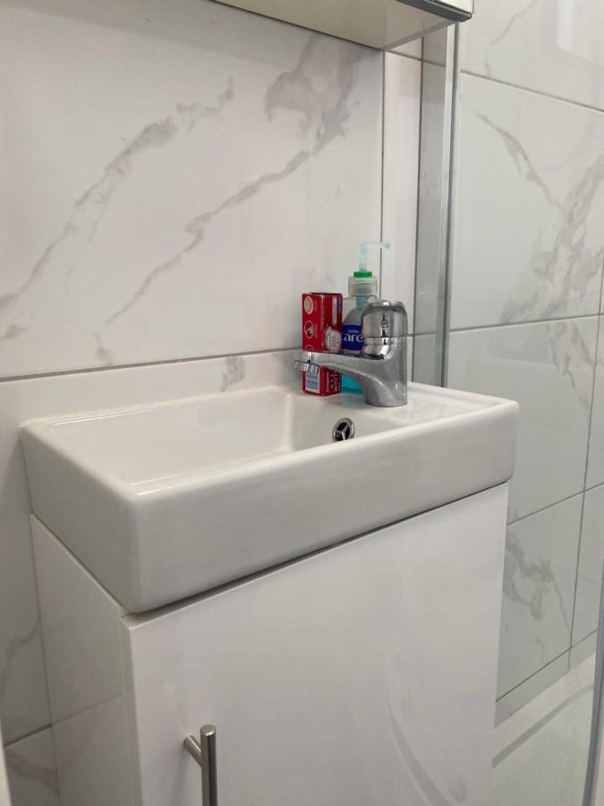 Modern Furnished Studio Homestay